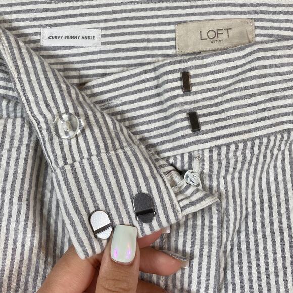 LOFT Womens Pants White Gray Striped Seersucker Cropped Ankle Cotton Blend 8 - Picture 6 of 14